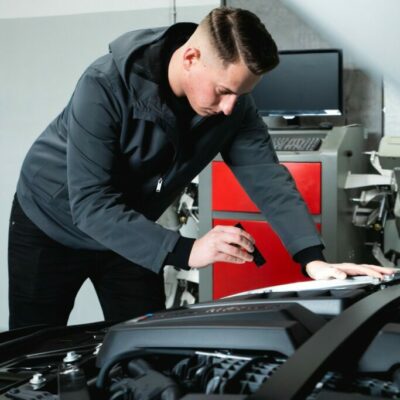 Ocena stanu technicznego, ocena karoserii i wnętrza, jazda próbna, weryfikacja historii pojazdu